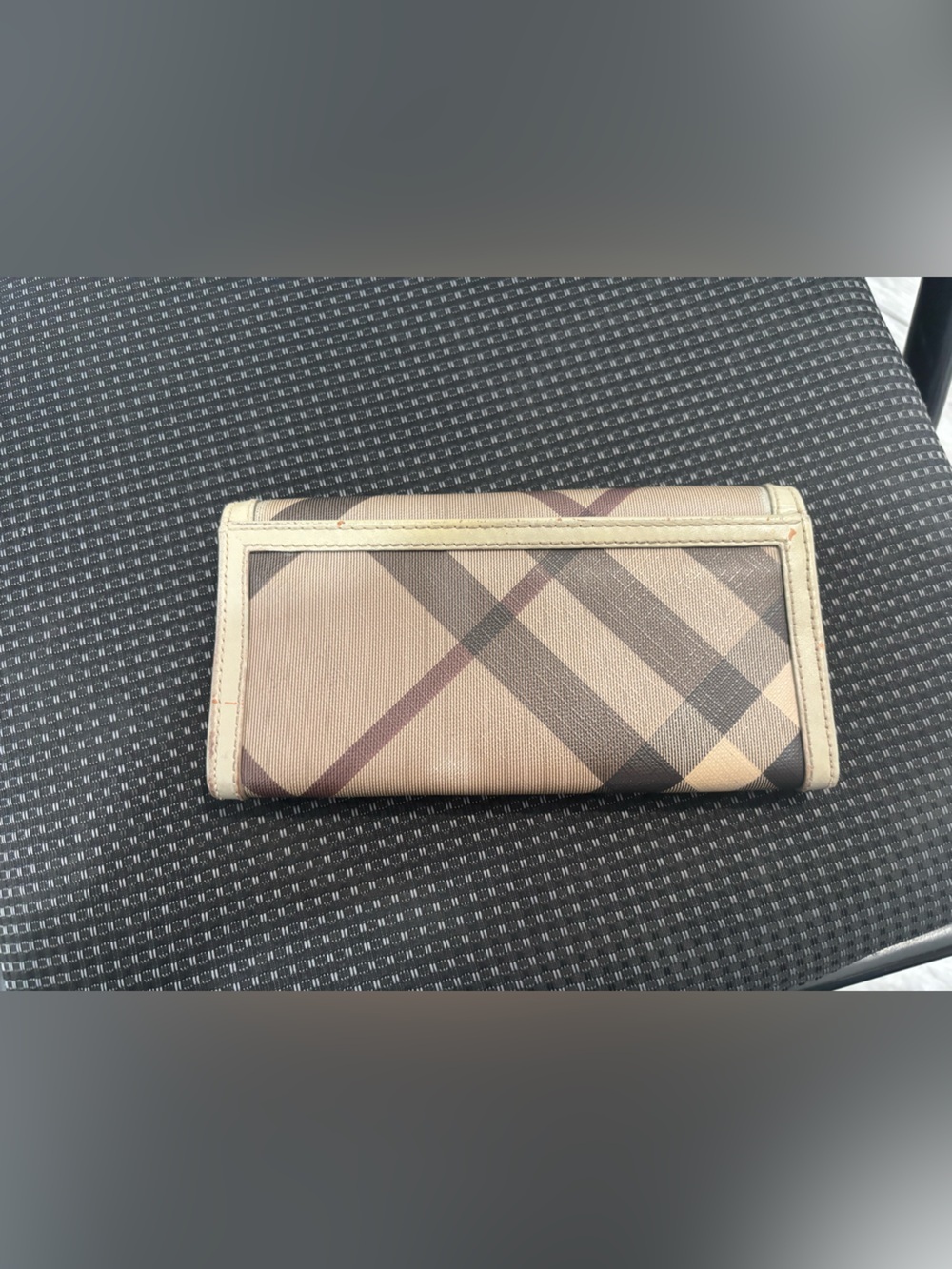 Authentic Burberry Beige Plaid Women's Wallet - Classic Check Design - Picture 2 of 10